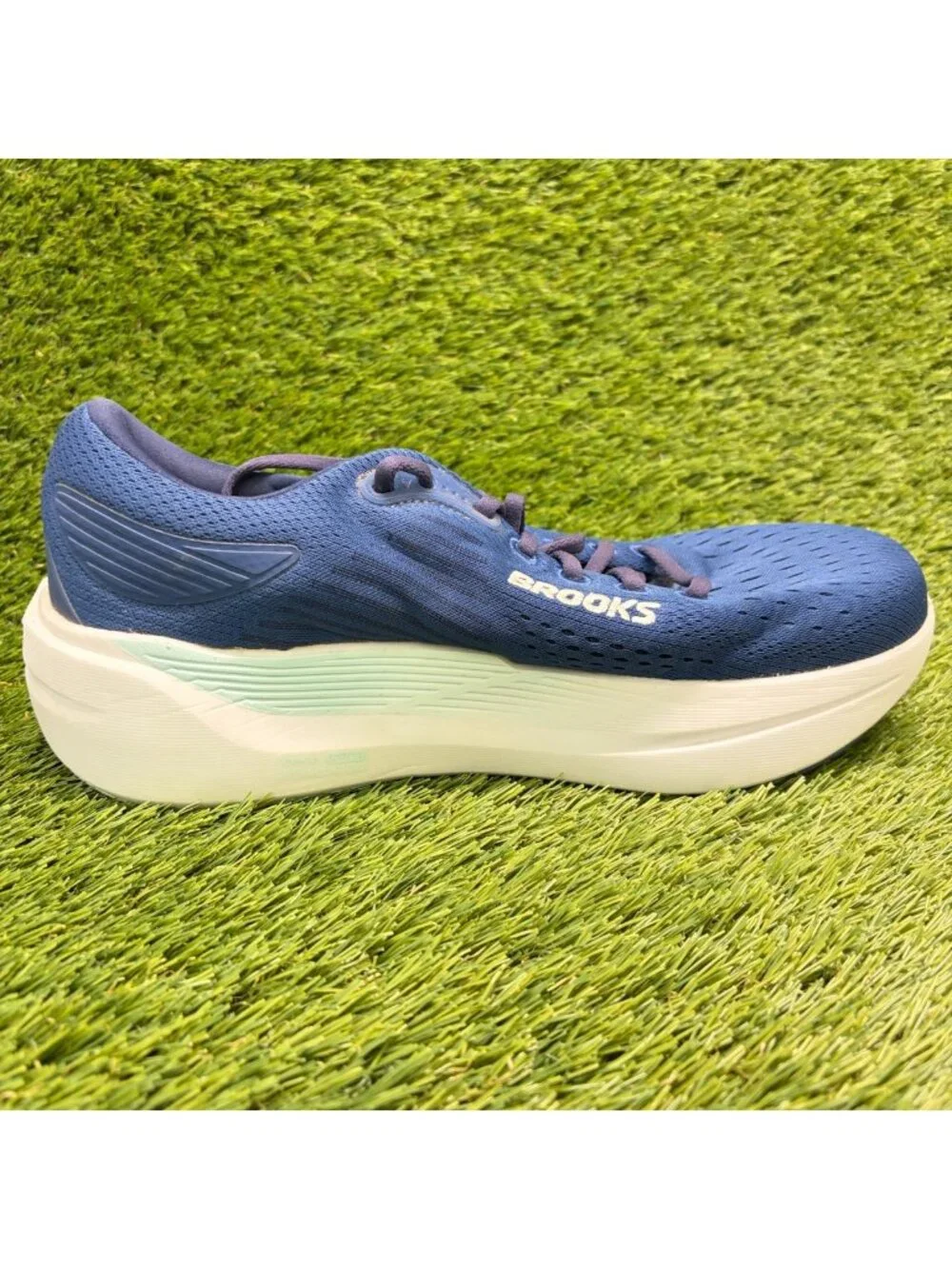 Brooks Ghost Max 3 Womens Size 10.5 Blue White Athletic Running Shoes Sneakers